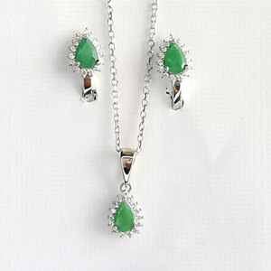 Emerald and Diamond halo necklace earrings set 🆕